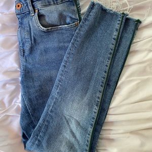 Zara Hugh waisted jeans with fun green stripe!